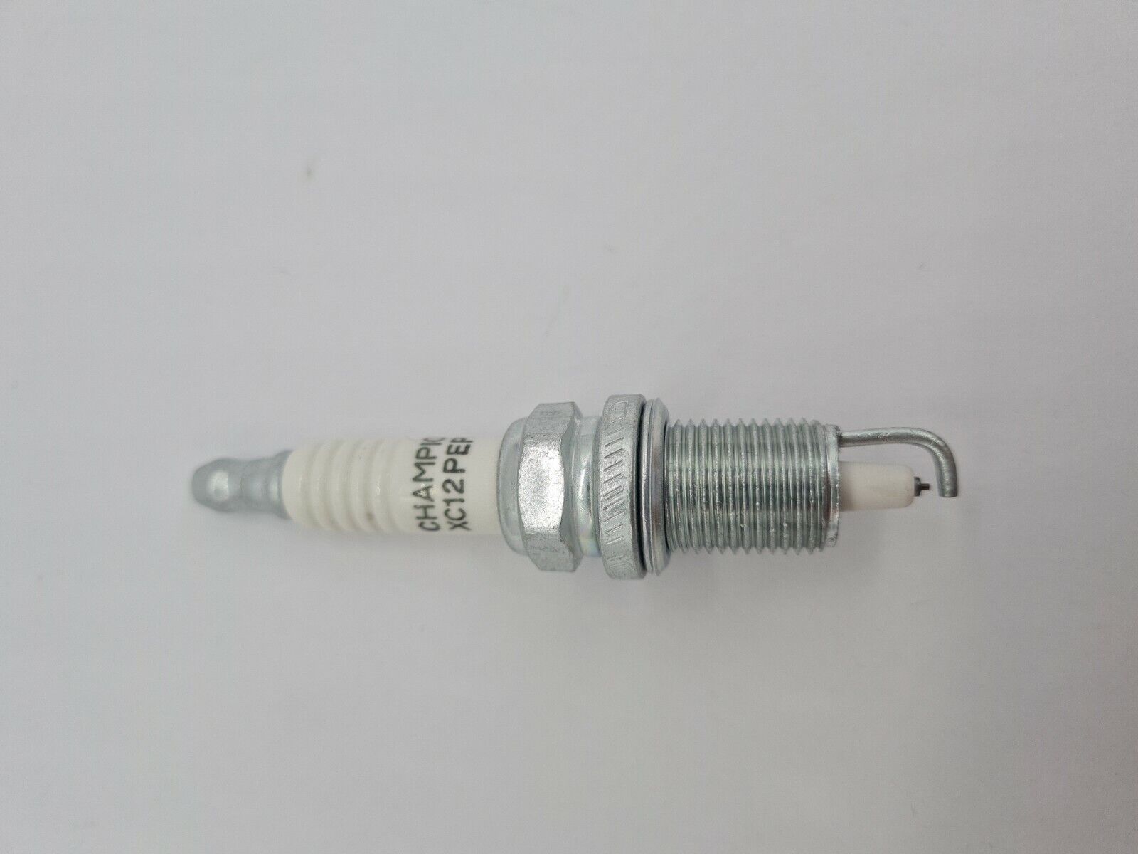 XC12PEPB CHAMPION Spark Plug Johnson Evinrude Outboard V6 FFI 135 HP 1